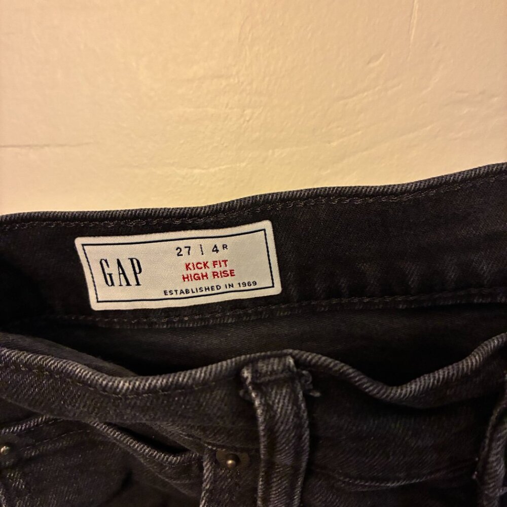 GAP Black Cropped Raw-Hem Jeans - Picture 2 of 2